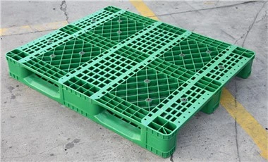 Plastične palete za police